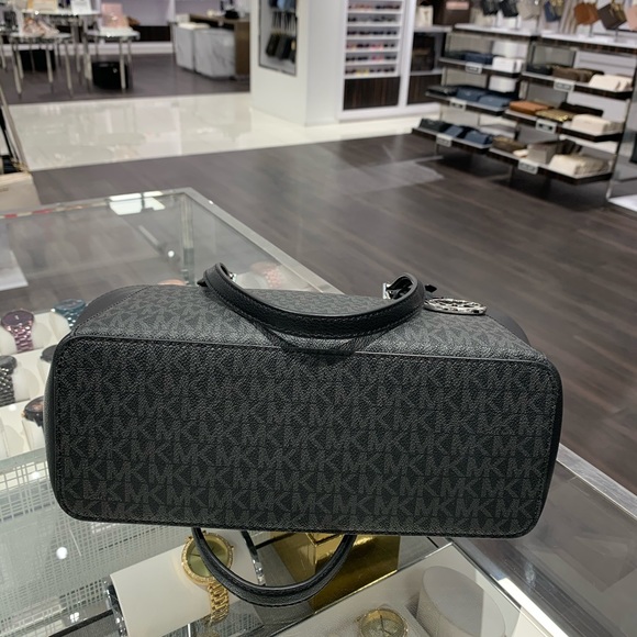 Michael Kors Purse - Picture 3 of 10